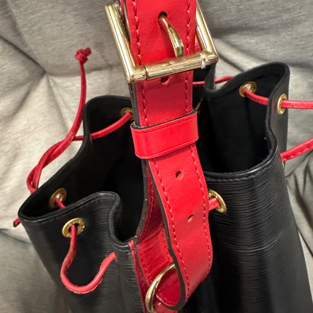 Louis Vuitton Black and Red Epi Leather Noé Bucket Bag - Picture 7 of 9